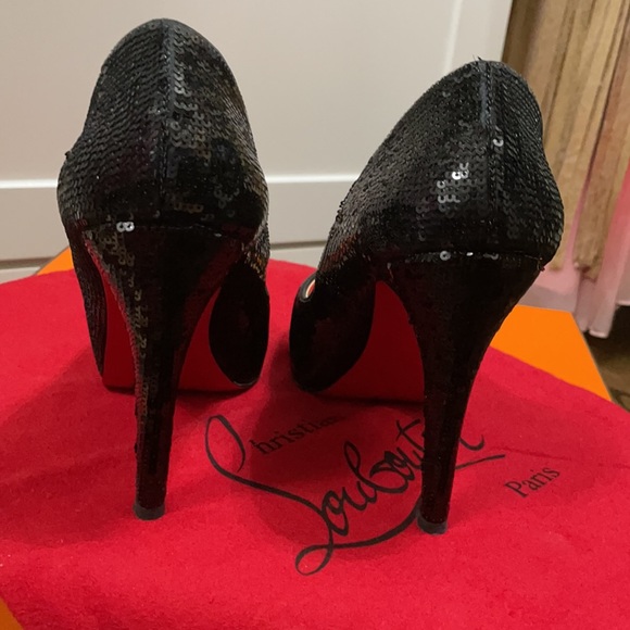 🛑🛑🛑SOLD🛑🛑🛑Christian Louboutin Very Prive Black Sequins pump - Picture 5 of 13